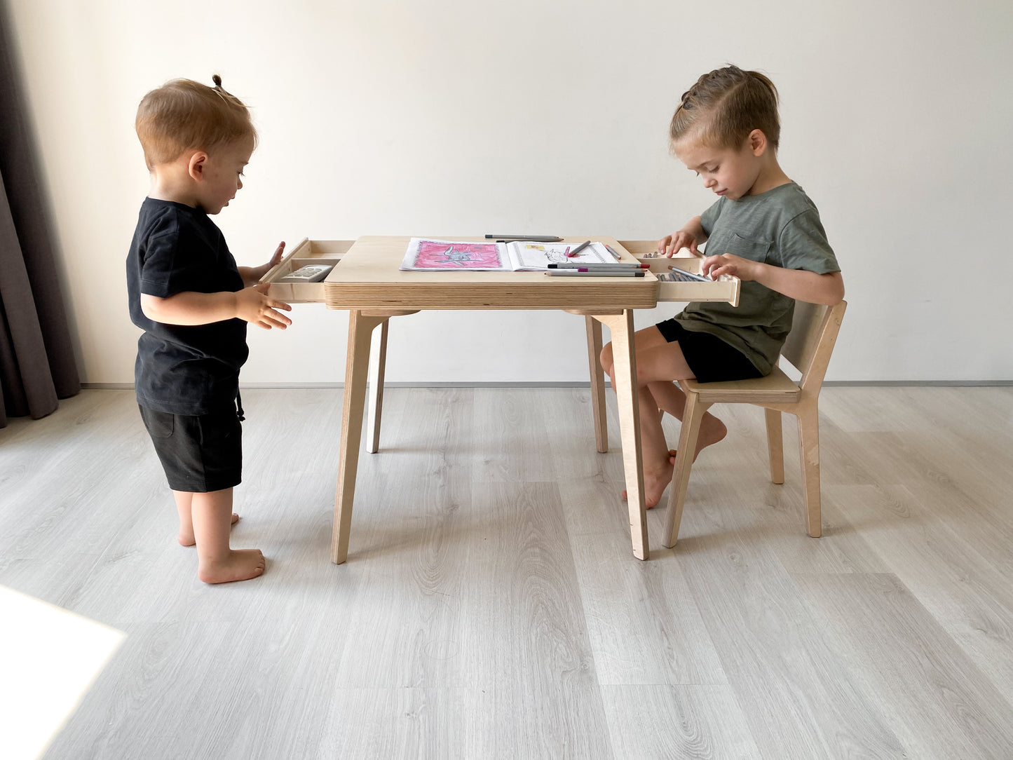 Table for TWINS - with 2 chairs and 2 drawers - for 1,5 to 8 years kids