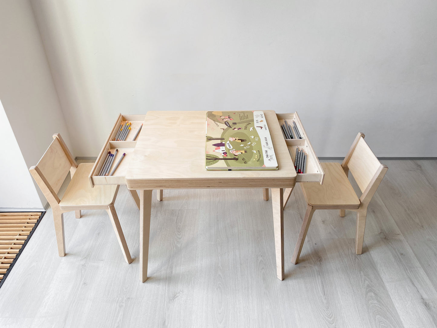 Table for TWINS - with 2 chairs and 2 drawers - for 1,5 to 8 years kids