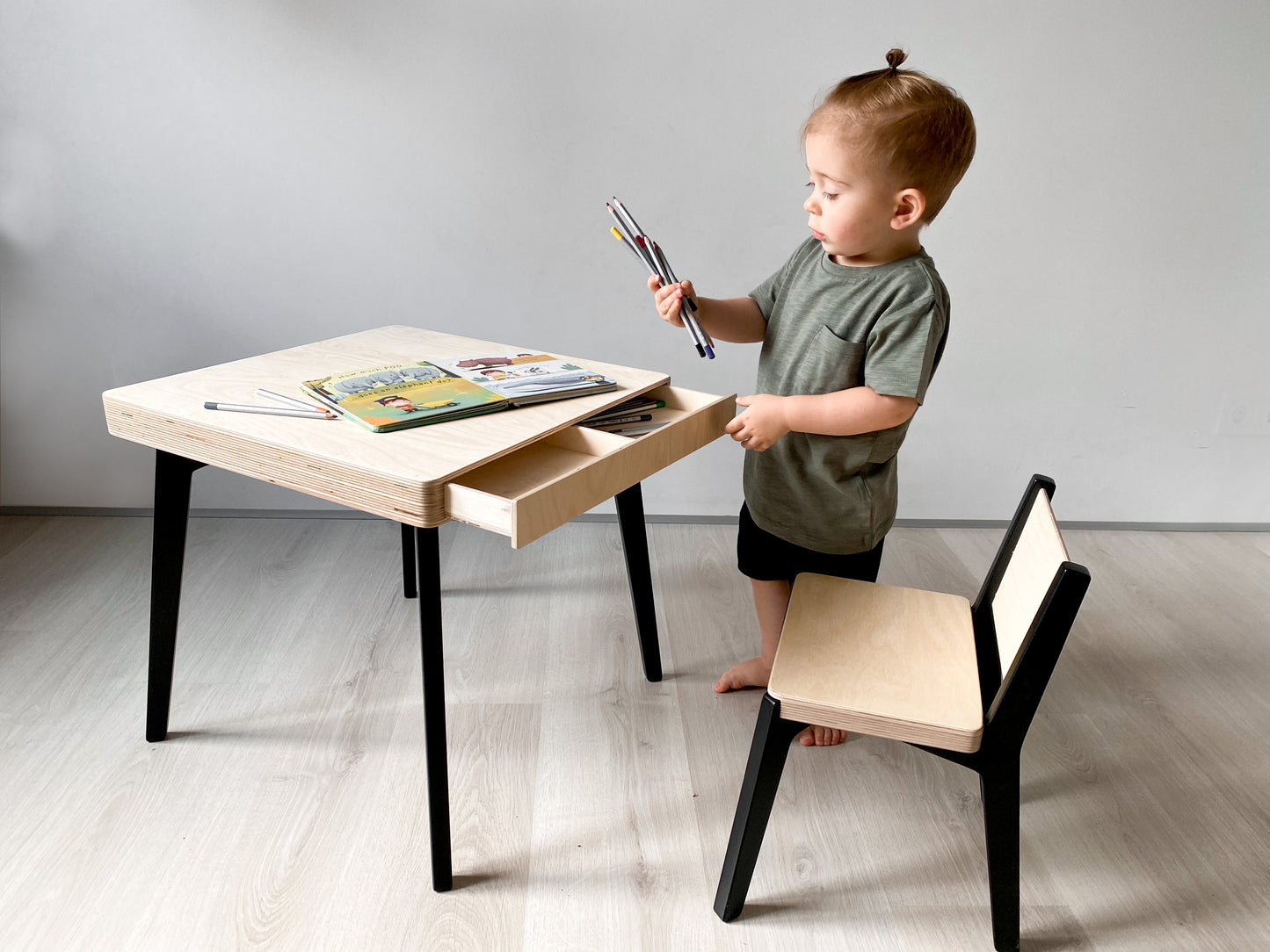 Table with Drawer and Chair for 1,5 to 8 years kids