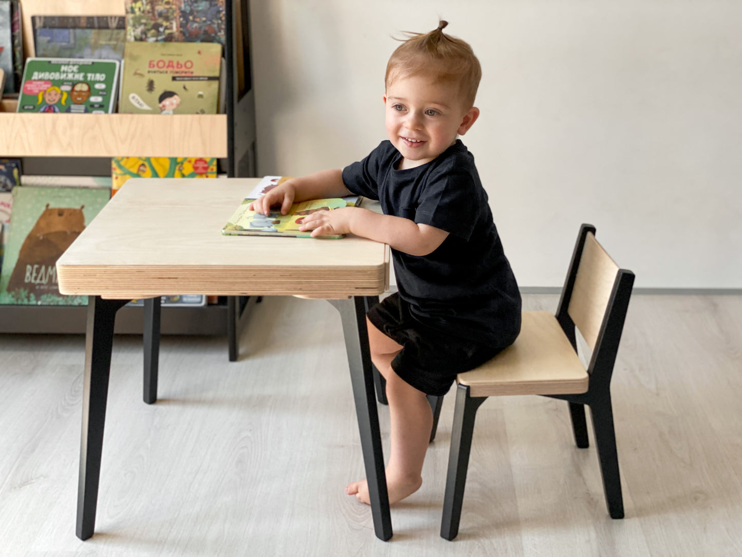 Table with Drawer and Chair for 1,5 to 8 years kids