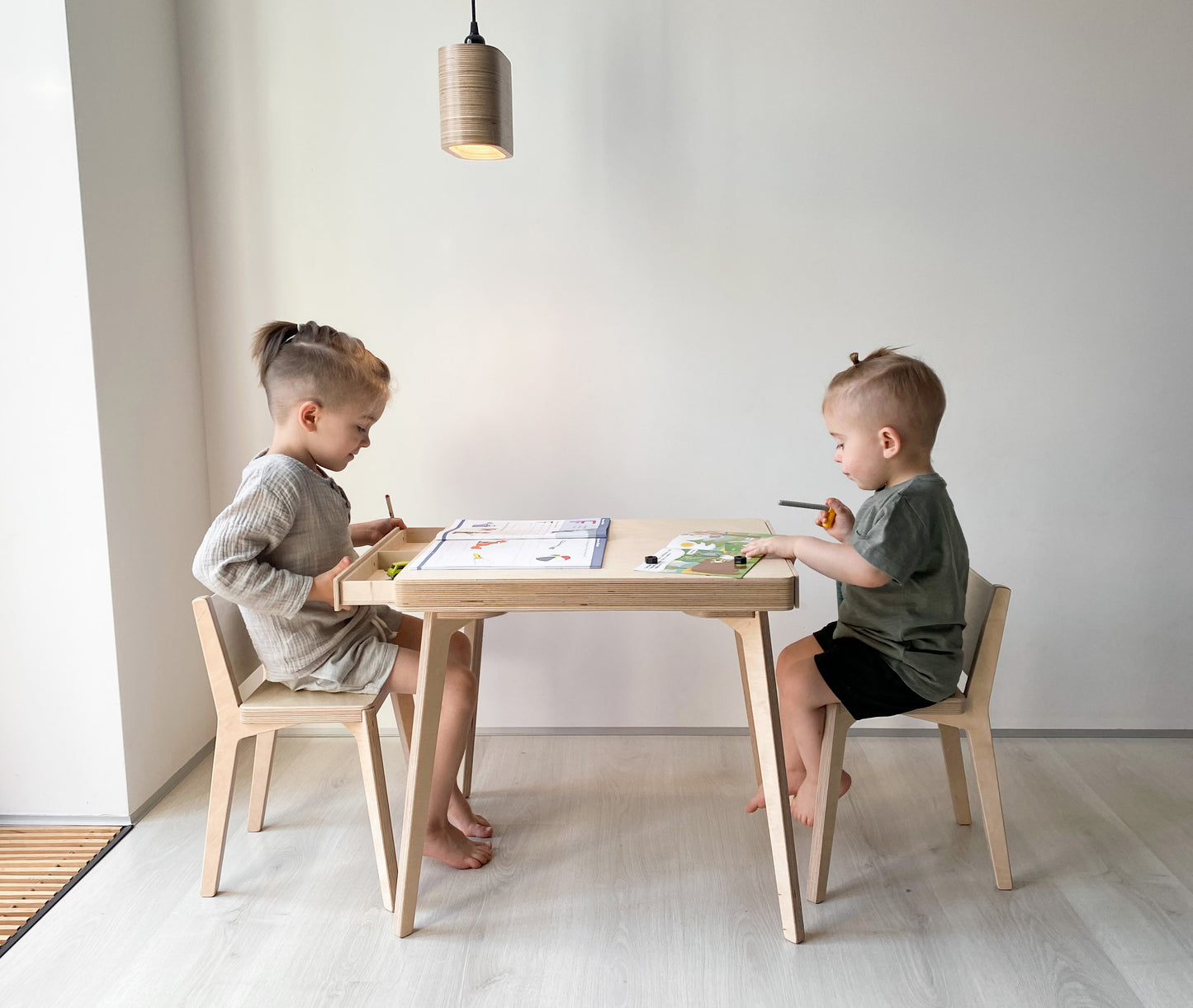 Table for TWINS - with 2 chairs and 2 drawers - for 1,5 to 8 years kids